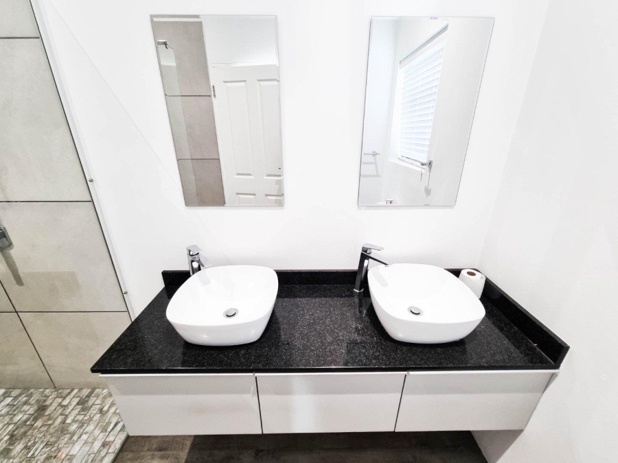 2 Bedroom Property for Sale in Sandbaai Western Cape